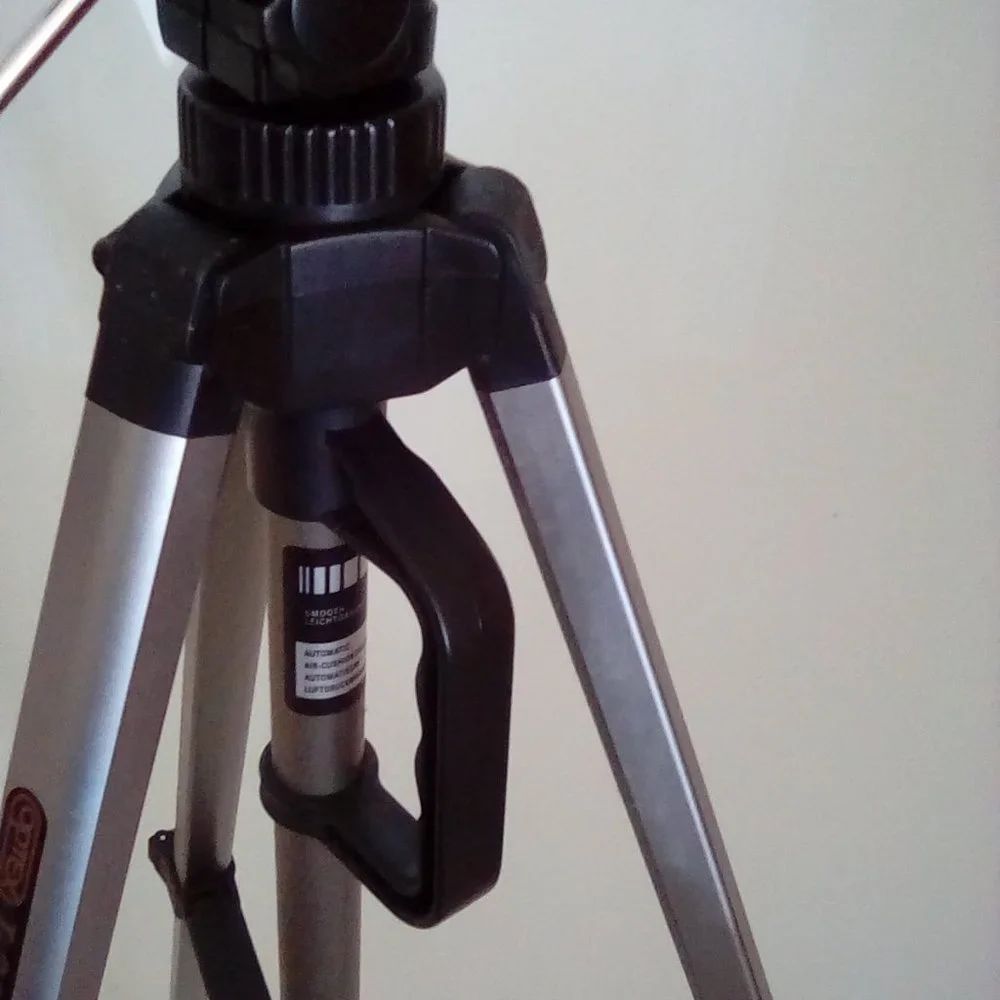 Adjustable camera tripod